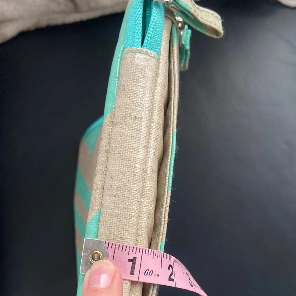 Chevron Patterned Laptop/Tablet Sleeve in great condition.